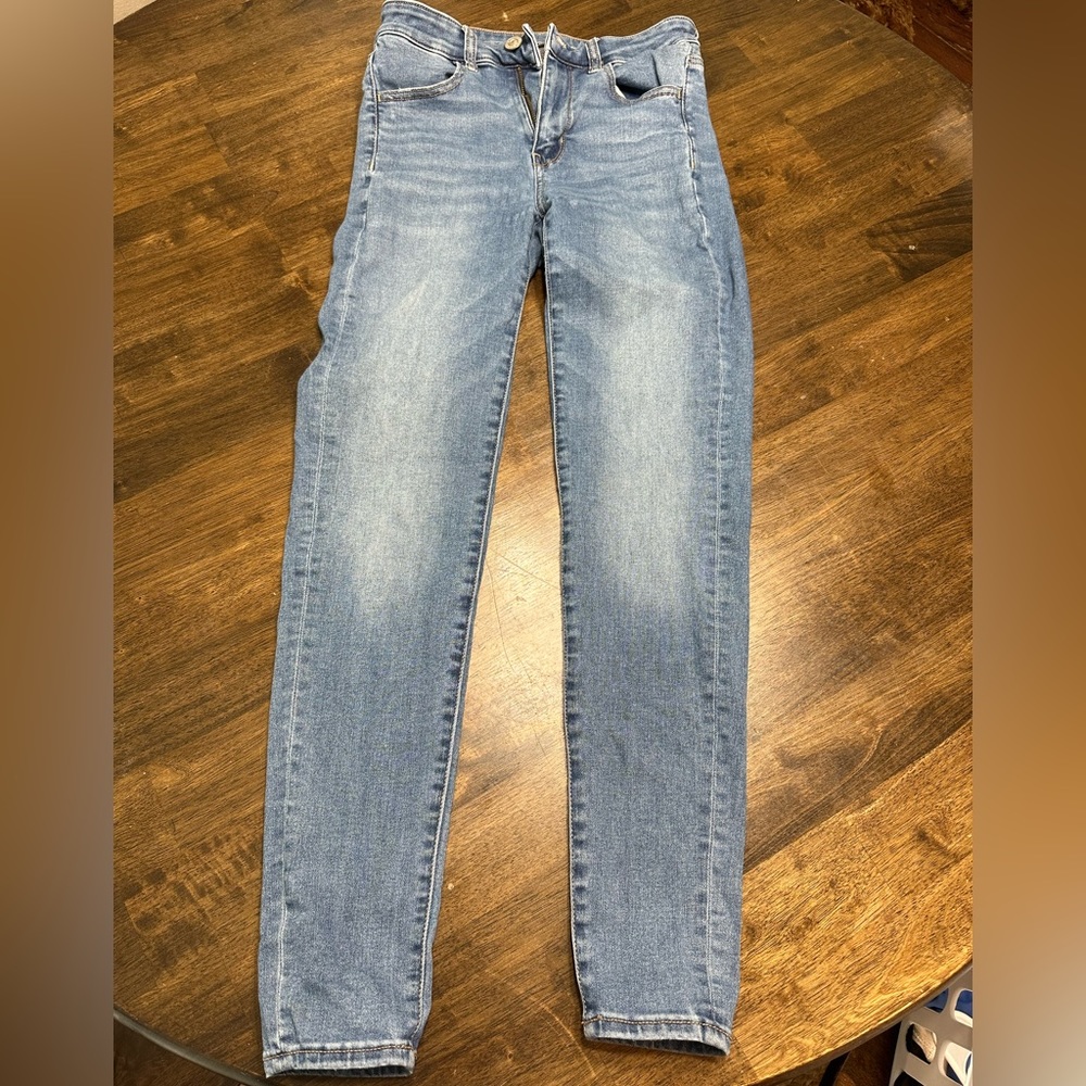 Women’s American Eagle High Waisted Jeggings Jeans. Lighter Wash. Size 6